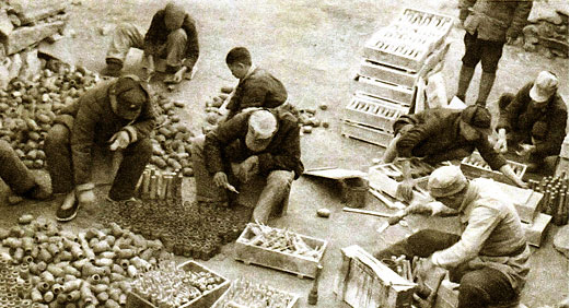 九游娱乐集团的前身华兴铁工厂诞生，后发展为徐州重型机械厂