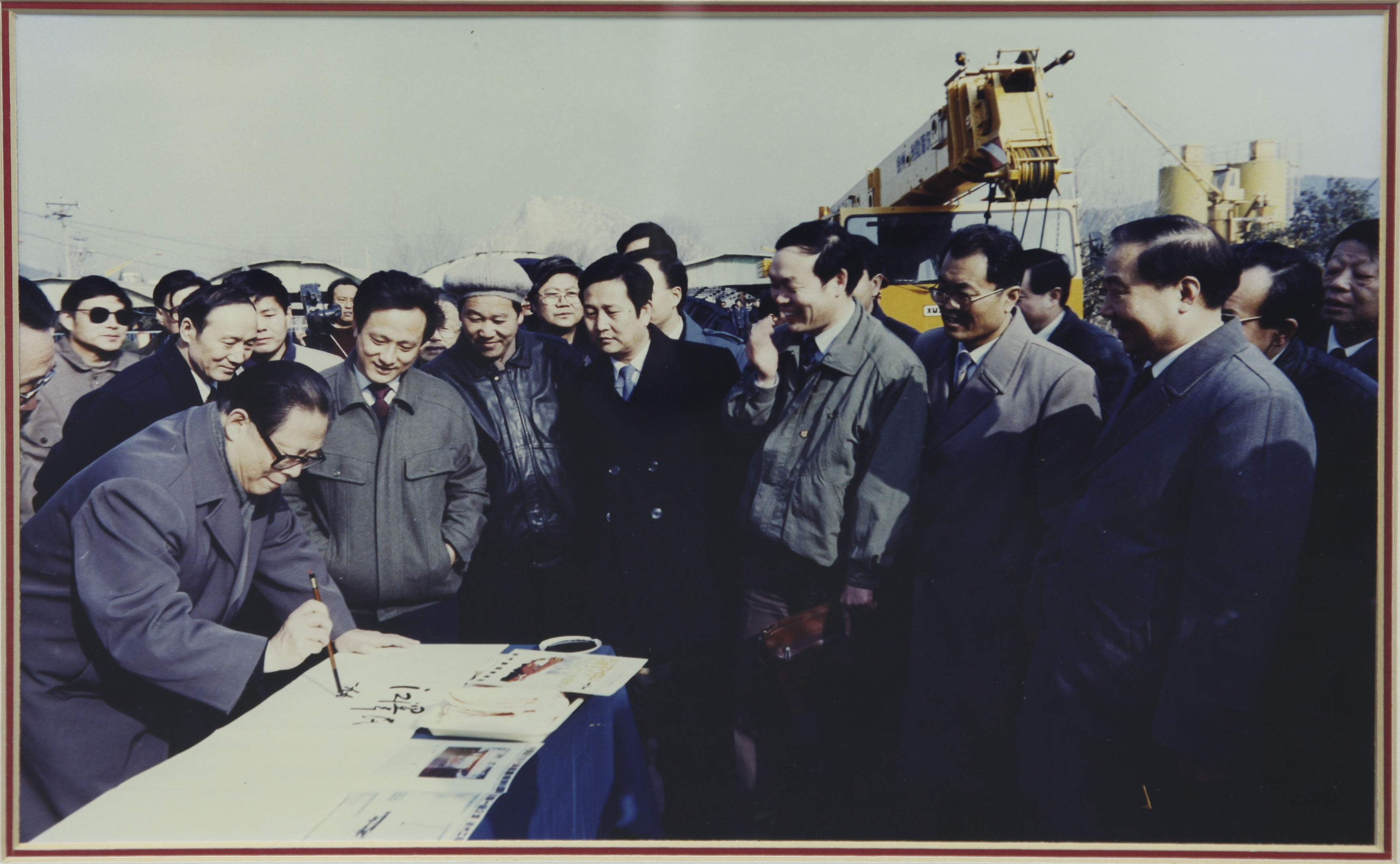 江泽民同志视察九游娱乐集团并题名勉励