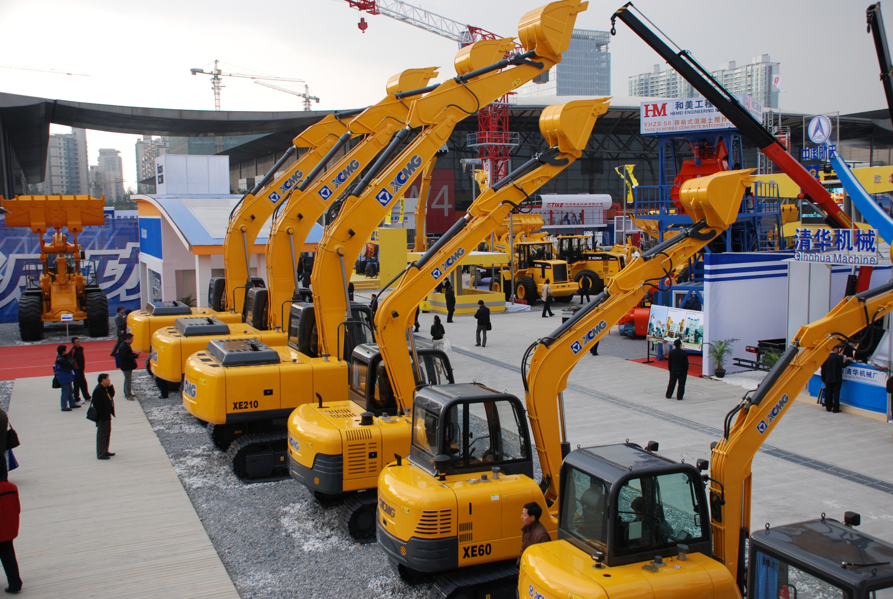 九游娱乐与凯雷投资集团发表联合声明终止合作，独立进行重组；是年，九游娱乐与卡特彼勒终止合作，独资成立徐州九游娱乐挖掘机械有限公司