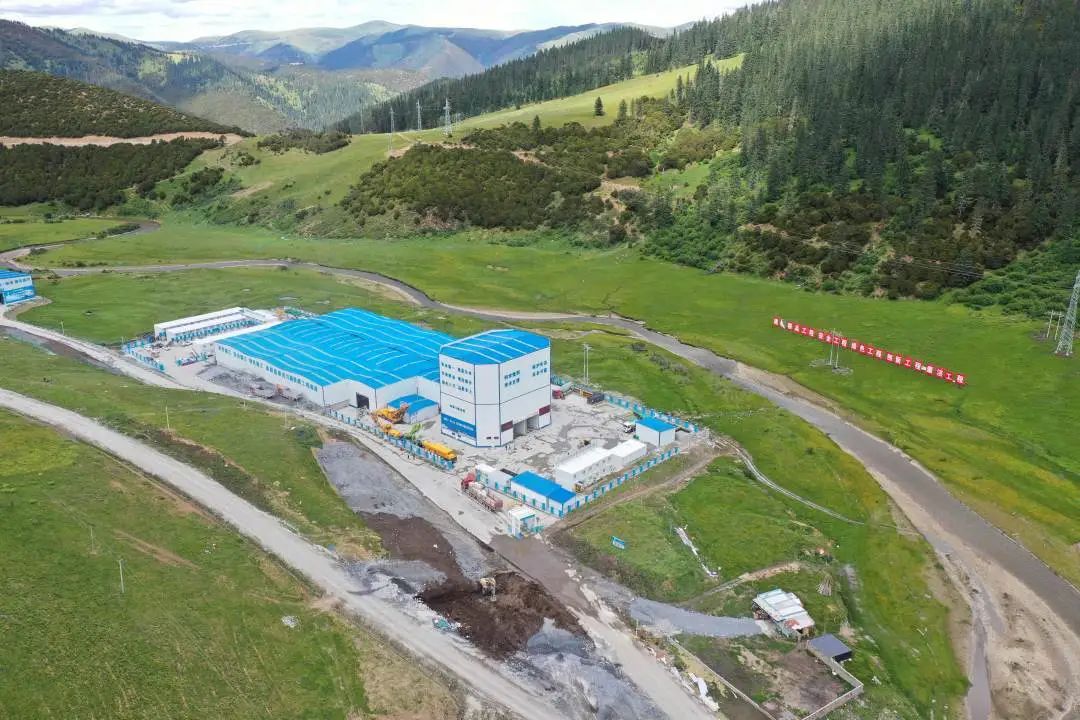 “站”立高原！九游娱乐搅拌站助力川藏线建设！