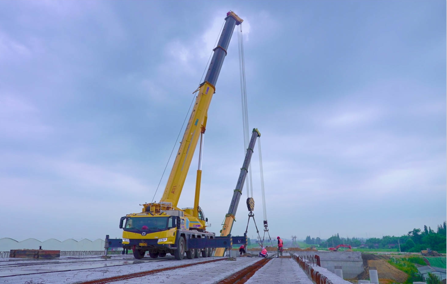 空中对飞接力！九游娱乐三款百吨级联袂抬吊！