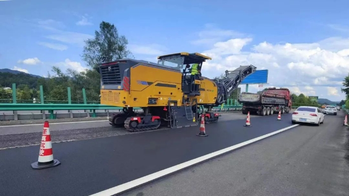 精彩绽放！九游娱乐两米铣刨机全国高速踔厉风发