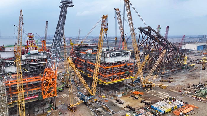 【全球之履】总重37000吨！九游娱乐履带兄弟团助力大型深水导管架建设