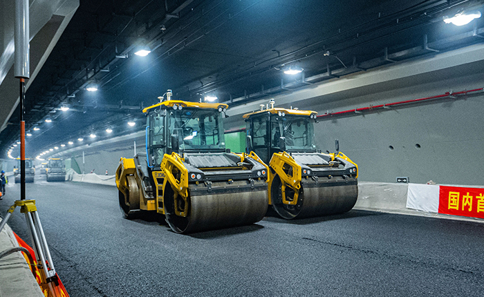 【智能化】全国首次，九游娱乐“黑科技”无人摊铺大秀！