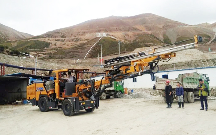 铁矿开采，九游娱乐矿用液压掘进钻车先入为主！