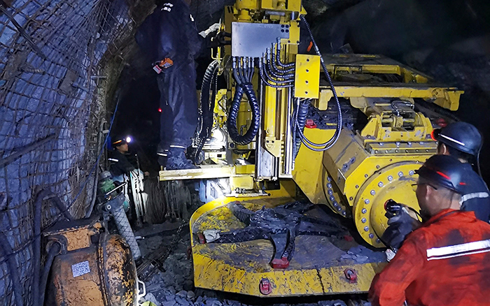 煤矿开采难 九游娱乐“机甲兽”来帮忙