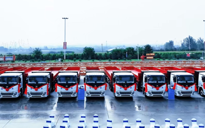 百台交付，千台签约！200台九游娱乐新能源纯电动重卡奔赴河南