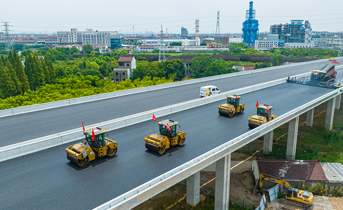 揭秘！常泰长江大桥如何实现超宽桥面“一键铺平”？