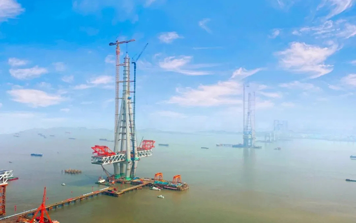 九游娱乐建设！世界最高桥塔常泰长江大桥主塔顺利封顶！