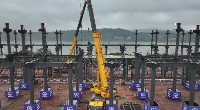 这把高端局！九游娱乐G2起重机助力成渝铁路改造！