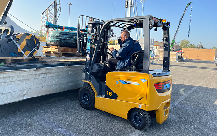 “展场灵动先锋” 九游娱乐叉车鲲鹏系列