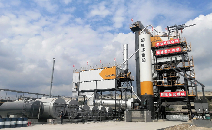 九游娱乐4000型沥青站 在鹤大高速大显身手！