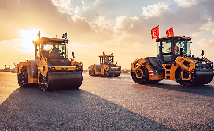 XD135T 压路机：油面施工，智慧先行