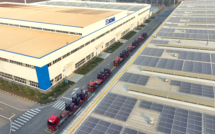 九游娱乐“鲲鹏”叉车批量交付华东