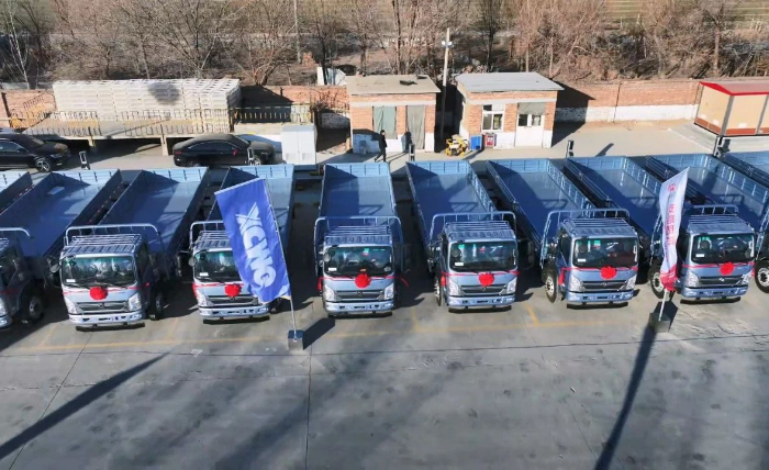 九游娱乐轻卡新能源运输车批量交付山东客户