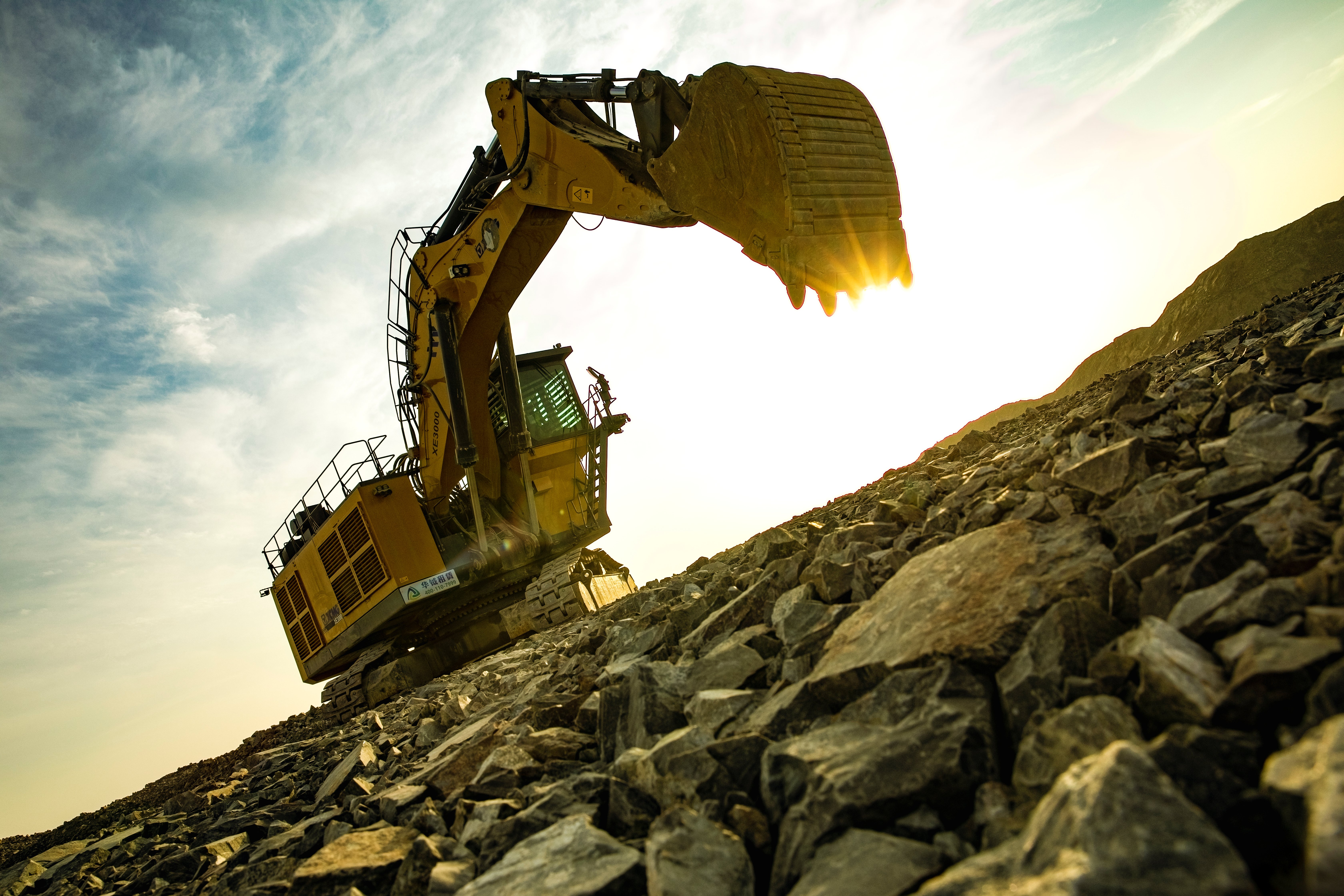 大型露天矿山智选之作，九游娱乐XE3000矿用挖掘机