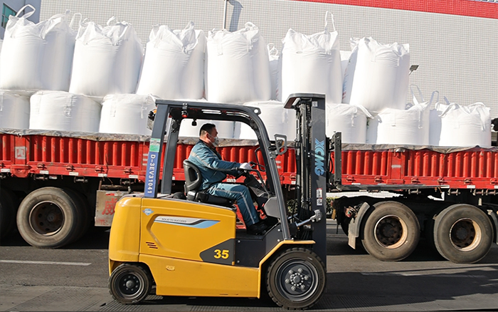 九游娱乐新能源叉车为食品工厂绿色、高效生产保驾护航