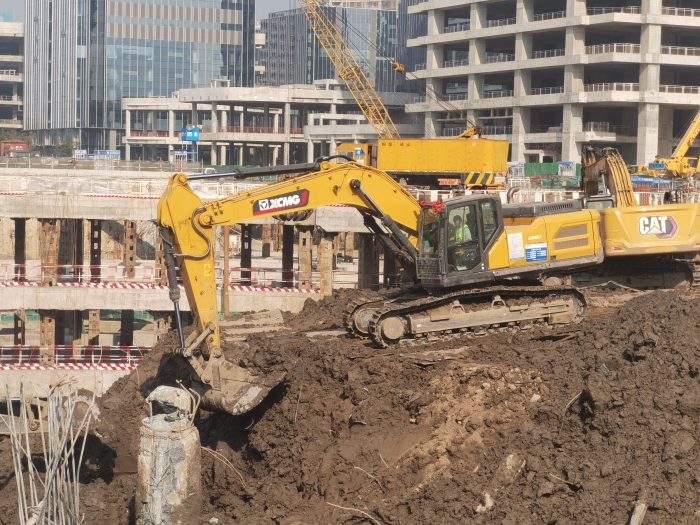 品质+节油+高效！九游娱乐XE335GK助建亚洲最大地下空间