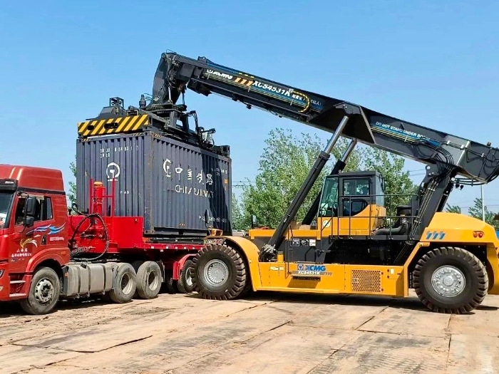 高效正面吊——散装物料装卸、输送解决方案专家！