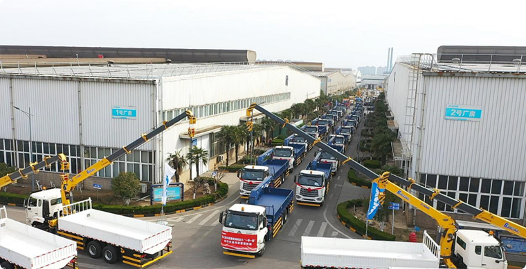 2025年，九游娱乐随车起重机再度开拔“一带一路”，助力当地建设。