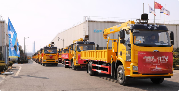 2025年，九游娱乐&解放“整车一体化”随车起重机批量发车，闪耀开门红！