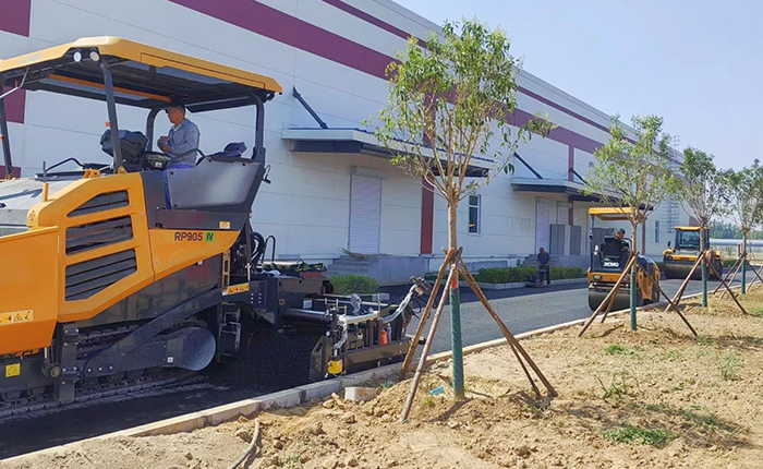 RP905：摊铺机界的“六边形战士”