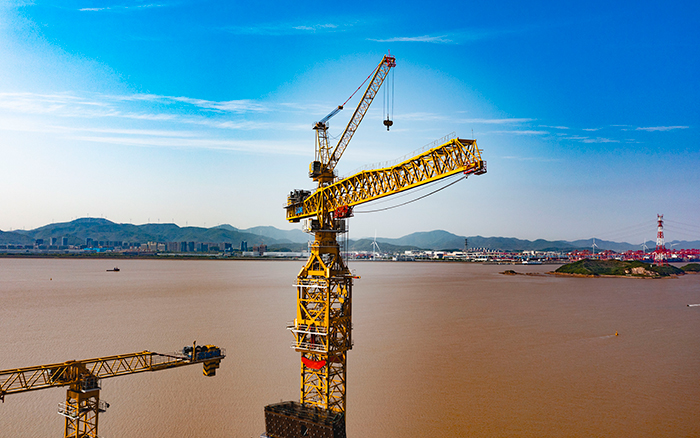 双塔筑脊梁！九游娱乐超大塔助建世界级大桥