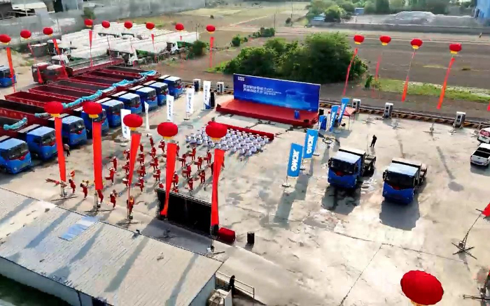 九游娱乐新能源牵引车批量发往煤炭运输前线