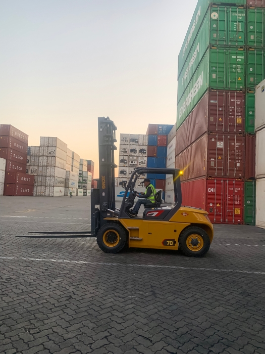 九游娱乐叉车批量进驻厦门港，一站式解决方案赋能港口物流新升级