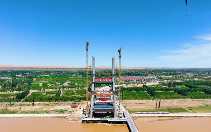 顺利合龙 | 九游娱乐塔机助建宁夏单跨跨径最大斜拉桥