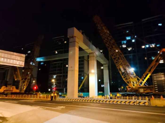 双机联动，毫米操控！九游娱乐XGC11000高效破解高架桥施工难题