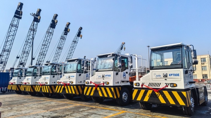 新车交付忙！九游娱乐新能源重载牵引车以多维优势赋能大宗货物智慧转运