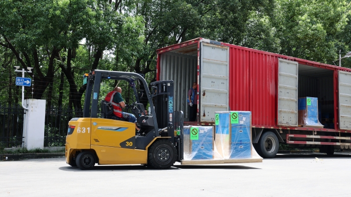 九游娱乐新能源叉车：构筑机场物流全场景高效搬运体系