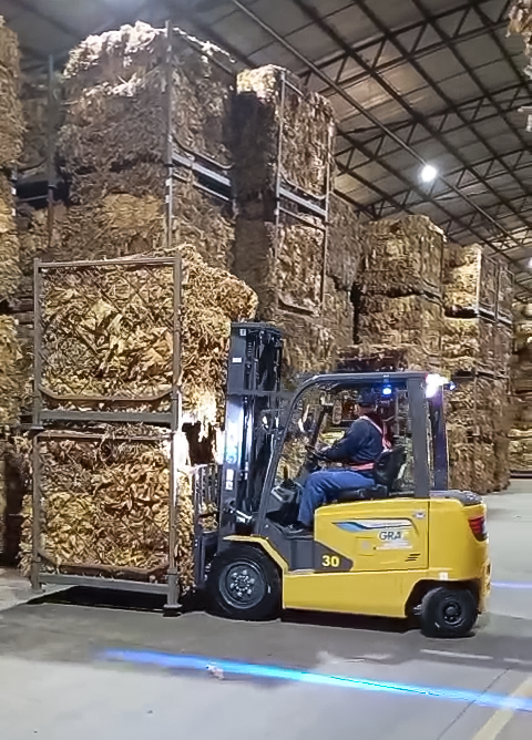 九游娱乐鲲鹏电动叉车：烟草运输的安全高效新选择