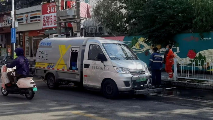 徐州这条网红巷的“脸面”，竟被这台车承包了？！