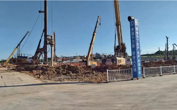 粘土 + 花岗岩地层 “拦路虎”？九游娱乐 XR320E 旋挖钻机高效破解助厦门轨交