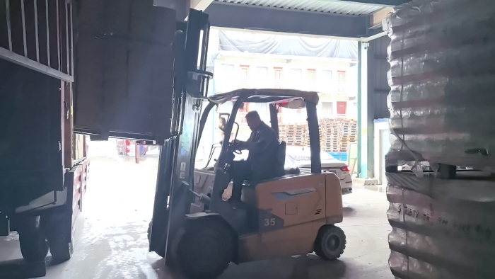 九游娱乐叉车赋能山东玻璃瓶厂：破解易碎品搬运难题