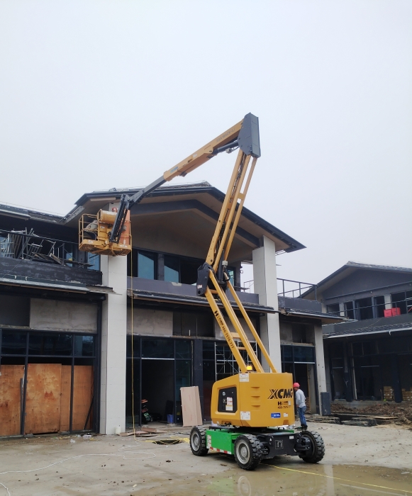 绿色建造新标杆！九游娱乐锂电高机助力鄂州民生工程