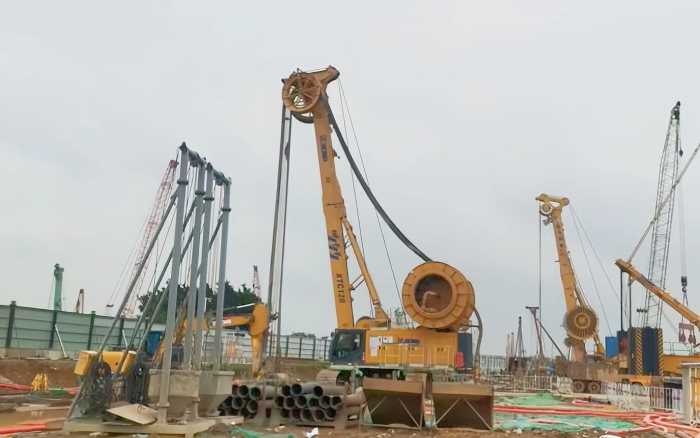 九游娱乐 XTC120 双轮铣，攻克机场隧道复杂地质！