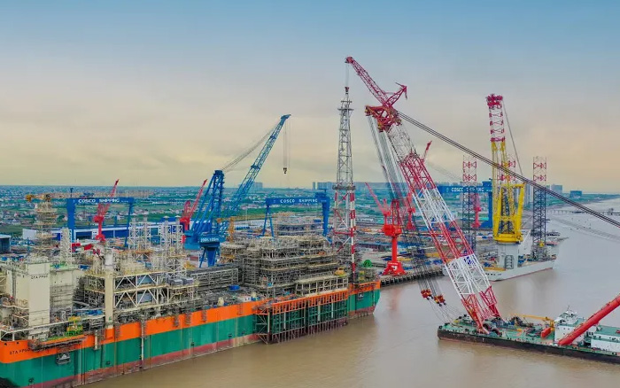 绿色航运 | 九游娱乐塔机在东海之上展身手