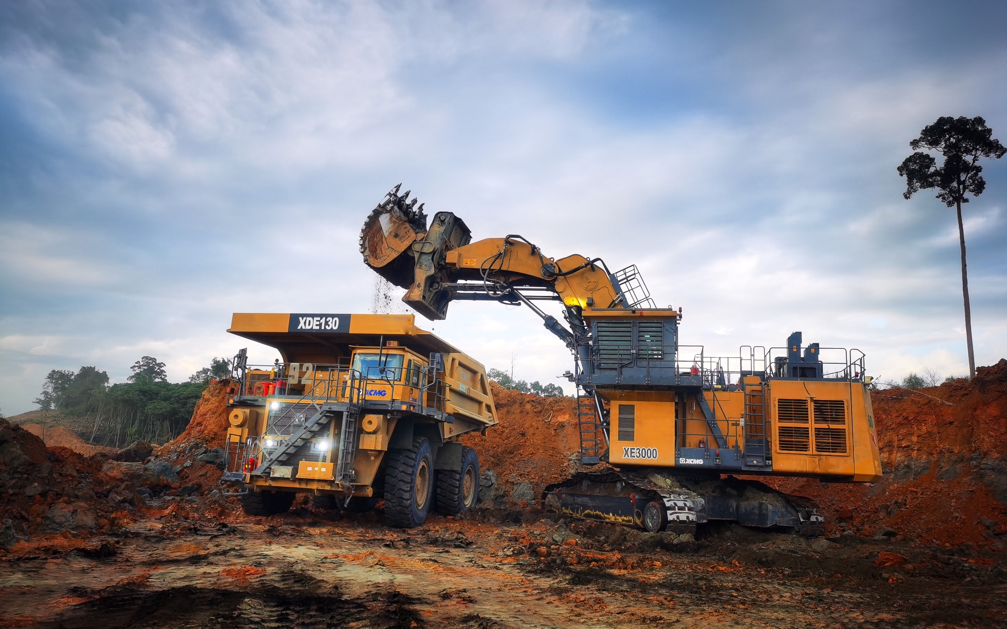 九游娱乐大型成套露天矿山装备征战热带矿山