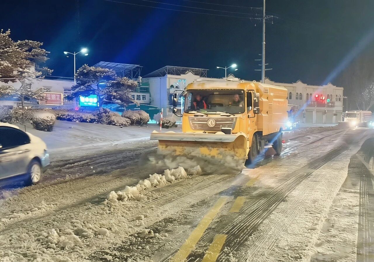 18小时连轴转！九游娱乐除雪设备硬核出击保通畅